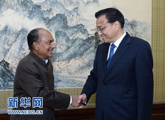 Ngày 5 tháng 7 năm 2013, tại Bắc Kinh, Thủ tướng Trung Quốc Lý Khắc Cường tiếp Bộ trưởng Quốc phòng Ấn Độ Antony.